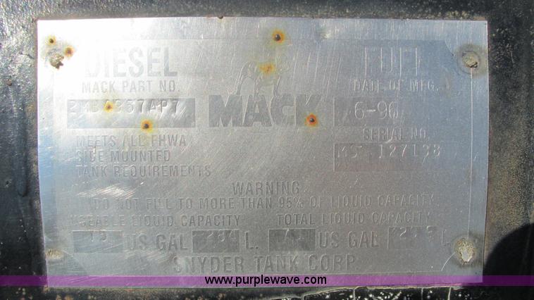 image for item I3211 1997 Mack RD688S dump truck