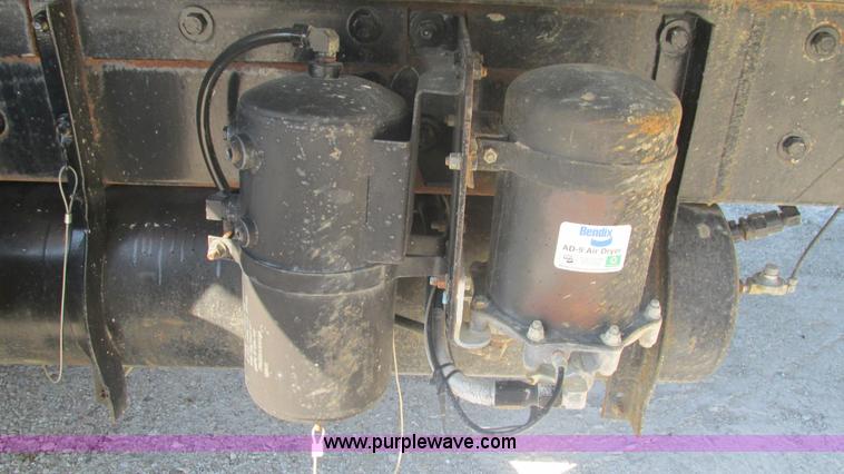 image for item I3211 1997 Mack RD688S dump truck