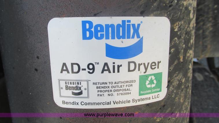 image for item I3211 1997 Mack RD688S dump truck