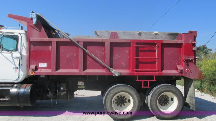 image for item I3211 1997 Mack RD688S dump truck