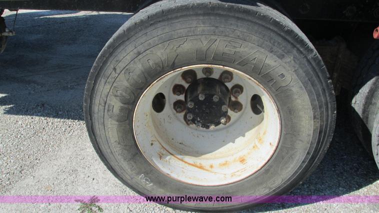 image for item I3211 1997 Mack RD688S dump truck