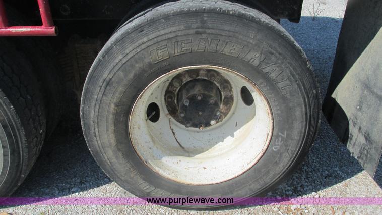 image for item I3211 1997 Mack RD688S dump truck