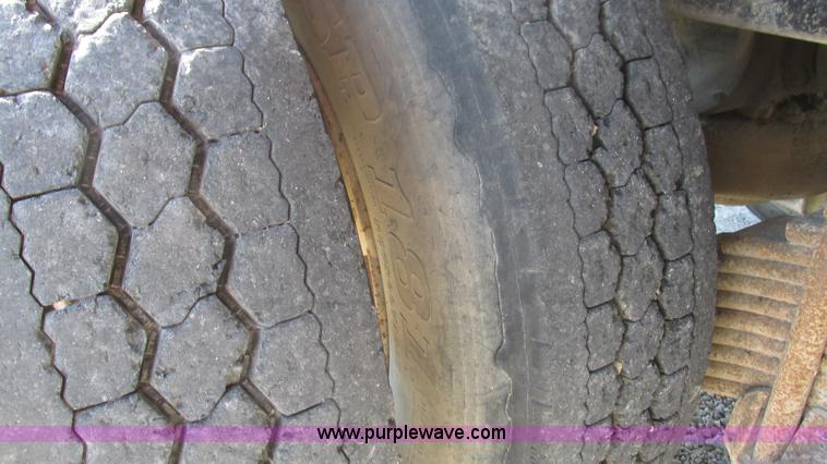 image for item I3211 1997 Mack RD688S dump truck