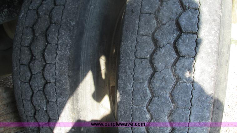 image for item I3211 1997 Mack RD688S dump truck