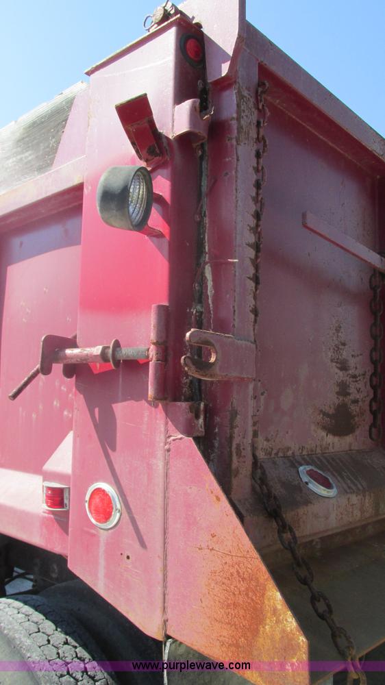 image for item I3211 1997 Mack RD688S dump truck