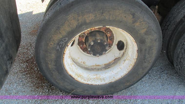 image for item I3211 1997 Mack RD688S dump truck