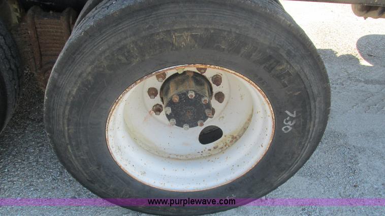 image for item I3211 1997 Mack RD688S dump truck