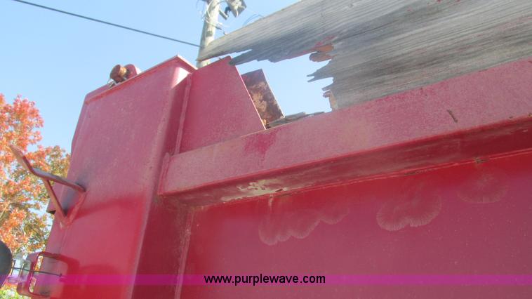 image for item I3211 1997 Mack RD688S dump truck