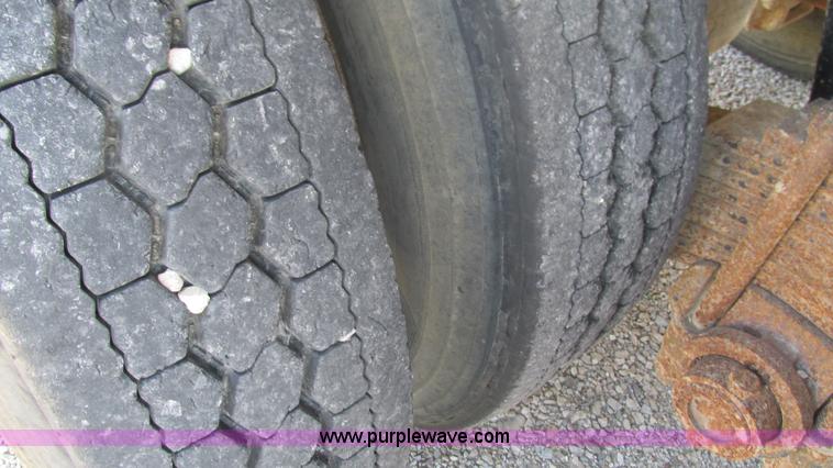 image for item I3211 1997 Mack RD688S dump truck