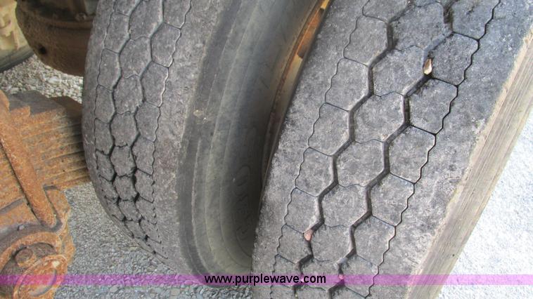 image for item I3211 1997 Mack RD688S dump truck