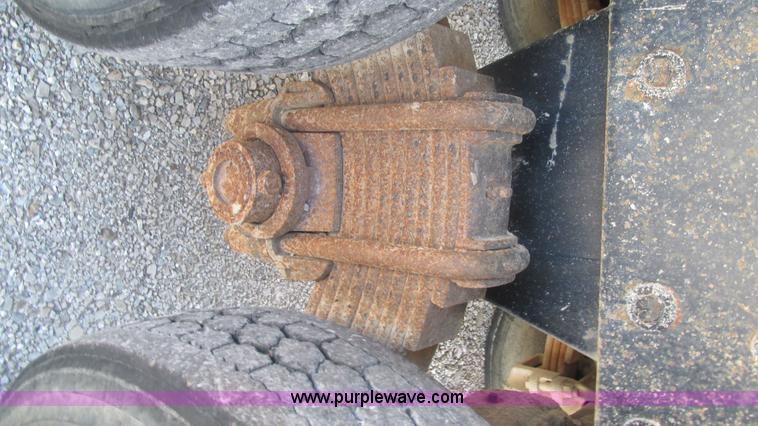 image for item I3211 1997 Mack RD688S dump truck