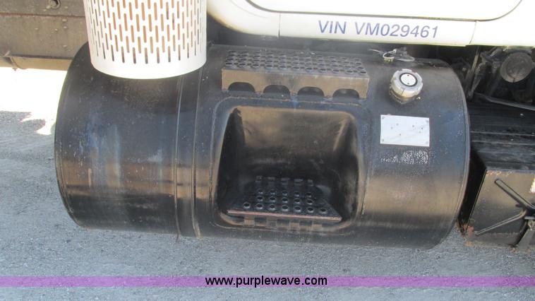 image for item I3211 1997 Mack RD688S dump truck