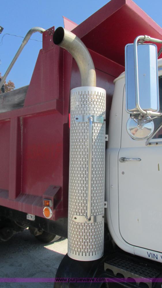 image for item I3211 1997 Mack RD688S dump truck