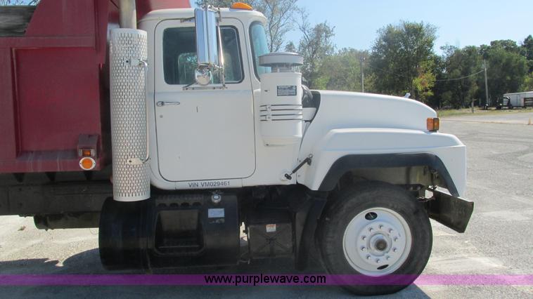 image for item I3211 1997 Mack RD688S dump truck