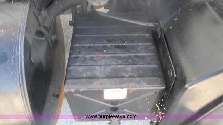 image for item I3211 1997 Mack RD688S dump truck