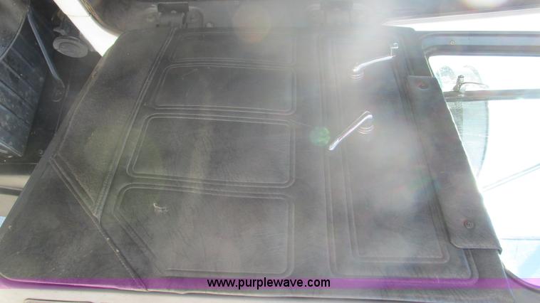 image for item I3211 1997 Mack RD688S dump truck