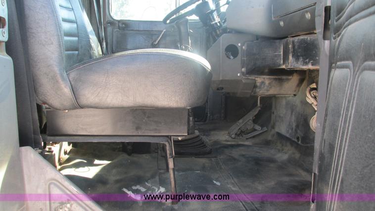 image for item I3211 1997 Mack RD688S dump truck