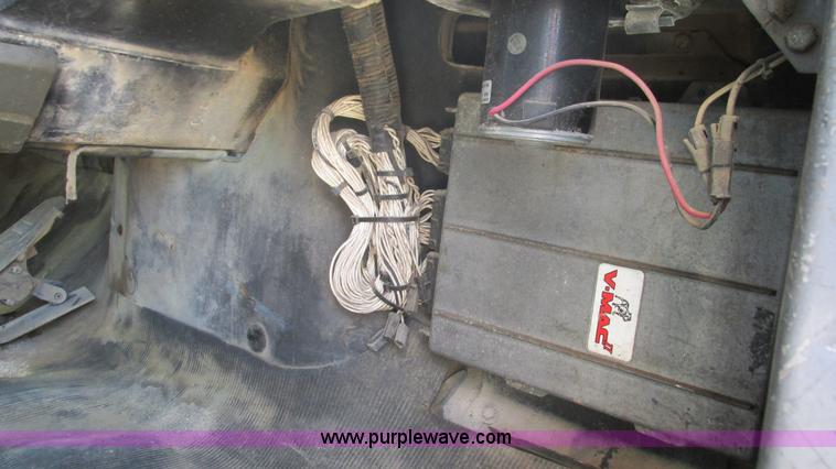 image for item I3211 1997 Mack RD688S dump truck