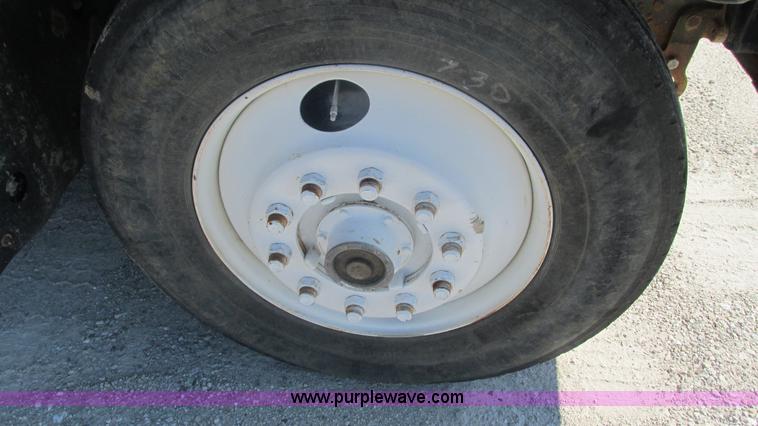 image for item I3211 1997 Mack RD688S dump truck