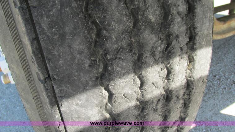 image for item I3211 1997 Mack RD688S dump truck