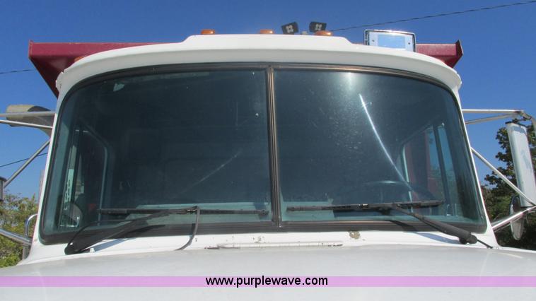 image for item I3211 1997 Mack RD688S dump truck