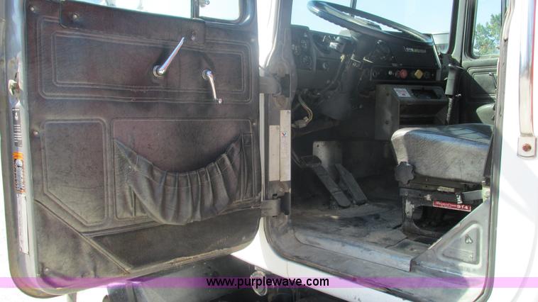 image for item I3211 1997 Mack RD688S dump truck