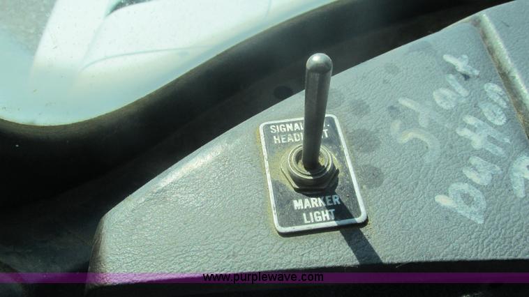 image for item I3211 1997 Mack RD688S dump truck