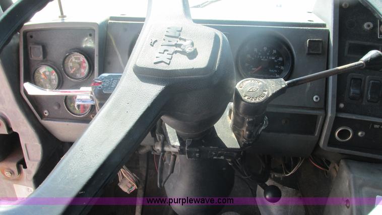 image for item I3211 1997 Mack RD688S dump truck