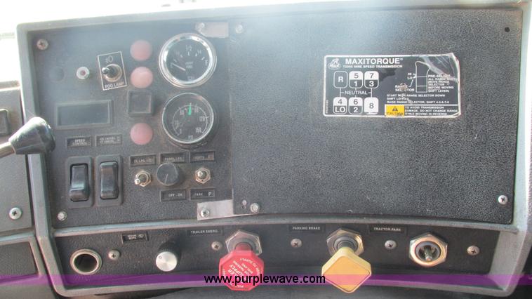 image for item I3211 1997 Mack RD688S dump truck