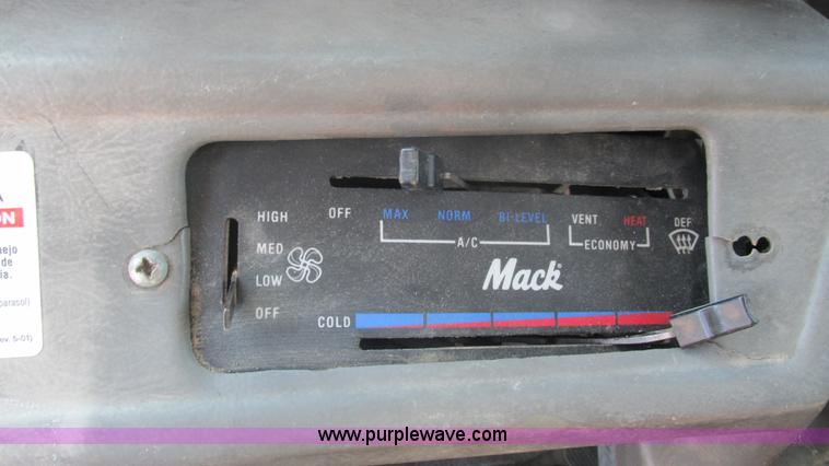 image for item I3211 1997 Mack RD688S dump truck