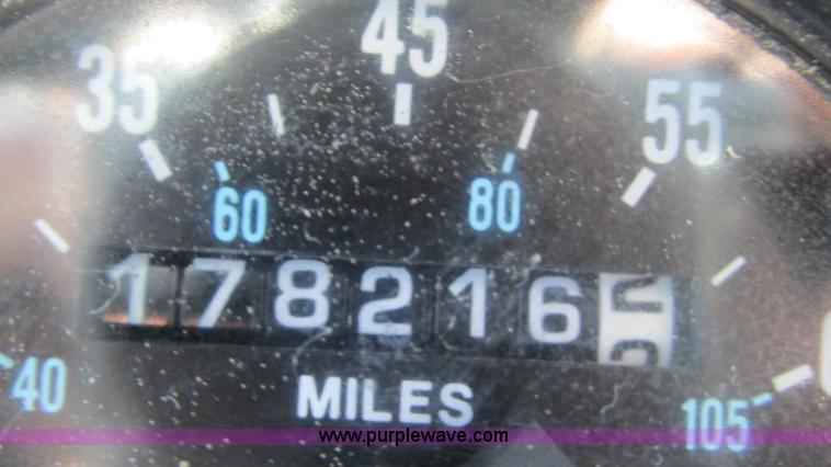 image for item I3211 1997 Mack RD688S dump truck