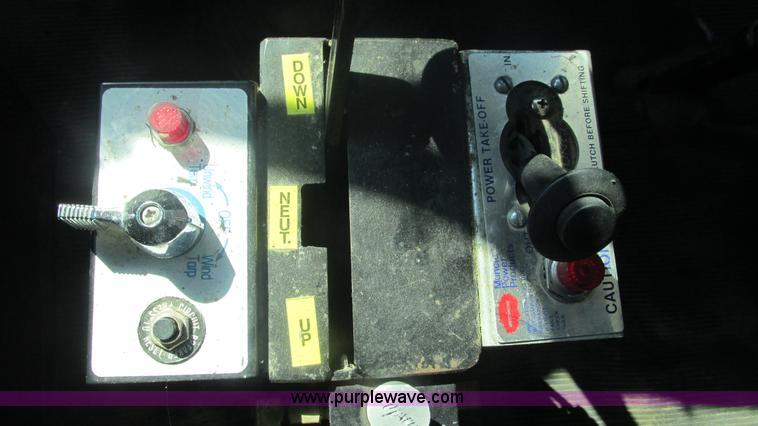 image for item I3211 1997 Mack RD688S dump truck