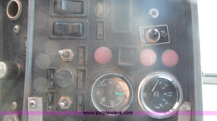 image for item I3211 1997 Mack RD688S dump truck