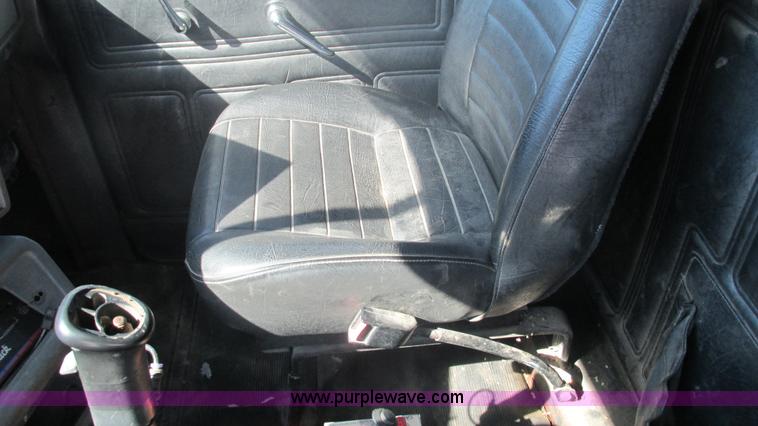 image for item I3211 1997 Mack RD688S dump truck