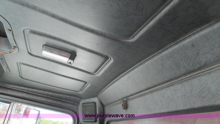 image for item I3211 1997 Mack RD688S dump truck