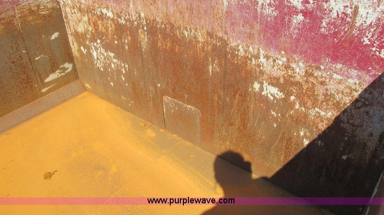 image for item I3211 1997 Mack RD688S dump truck