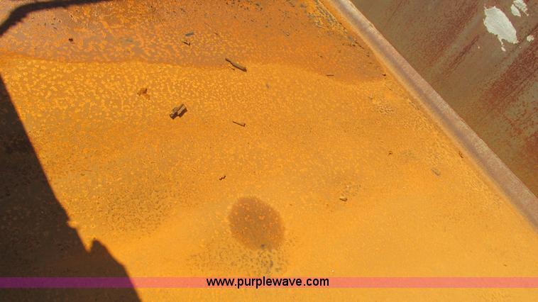 image for item I3211 1997 Mack RD688S dump truck