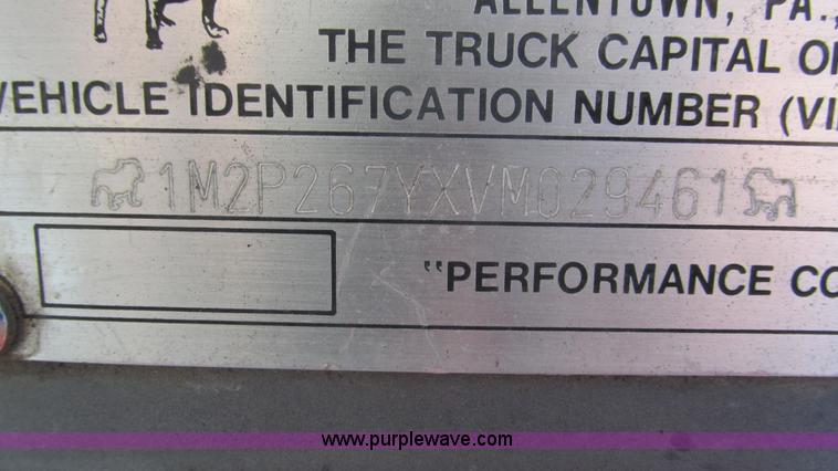 image for item I3211 1997 Mack RD688S dump truck