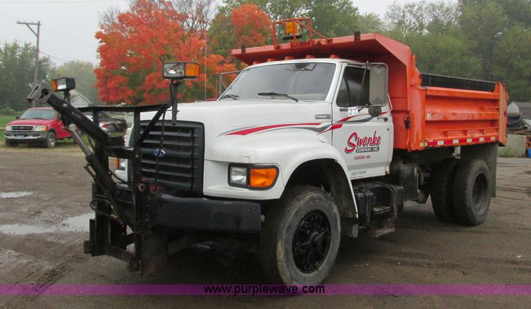 image for item I3824 1995 Ford F800 dump truck