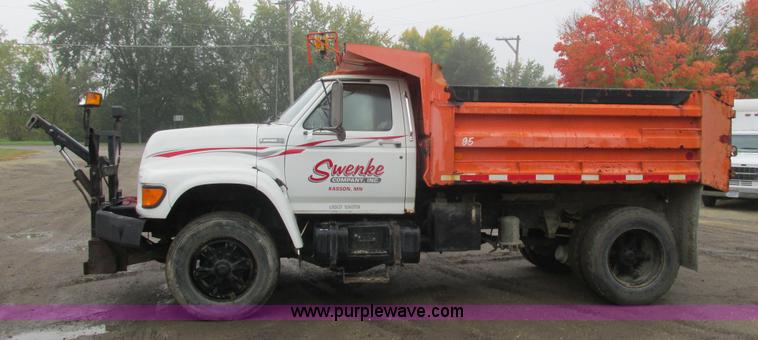 image for item I3824 1995 Ford F800 dump truck