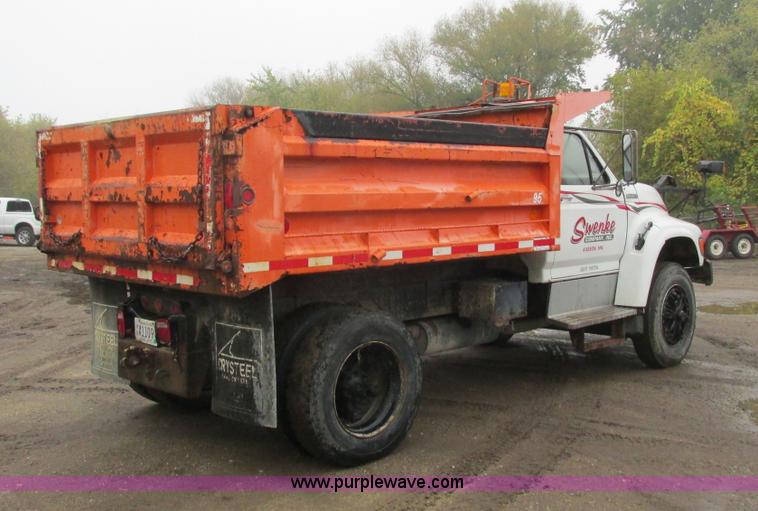 image for item I3824 1995 Ford F800 dump truck