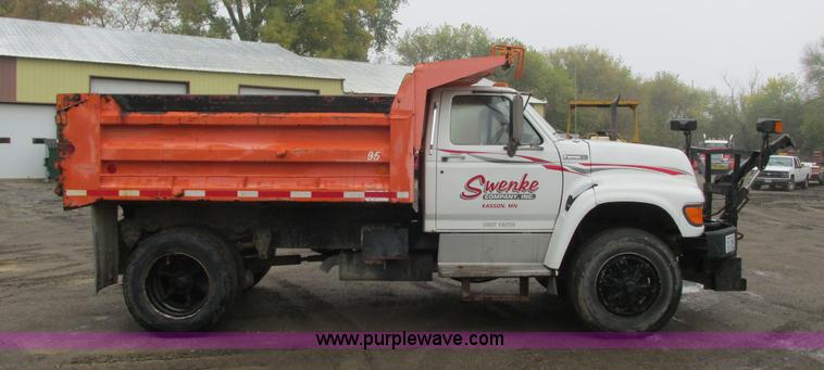 image for item I3824 1995 Ford F800 dump truck