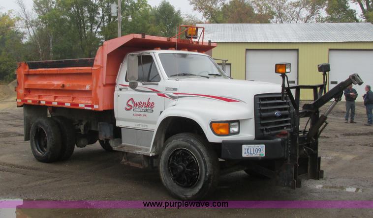 image for item I3824 1995 Ford F800 dump truck