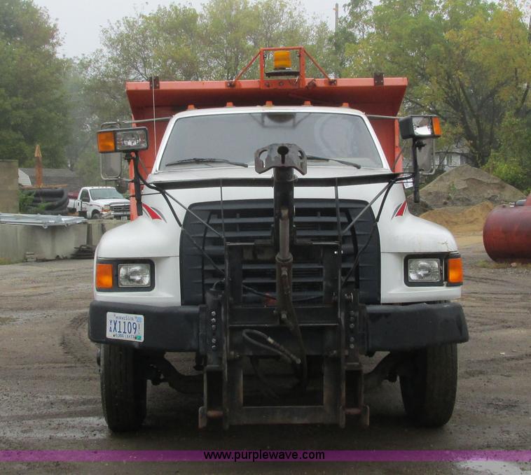 image for item I3824 1995 Ford F800 dump truck