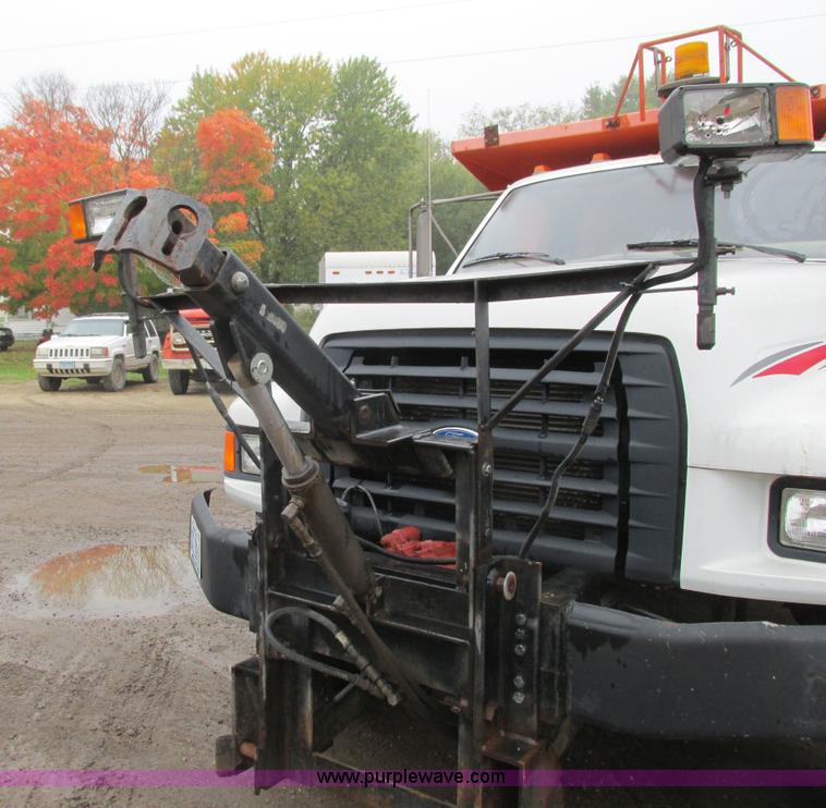 image for item I3824 1995 Ford F800 dump truck