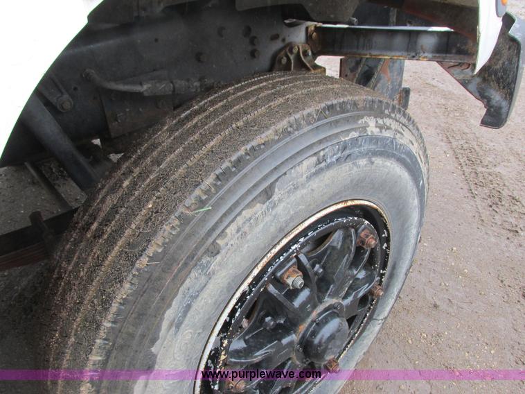 image for item I3824 1995 Ford F800 dump truck