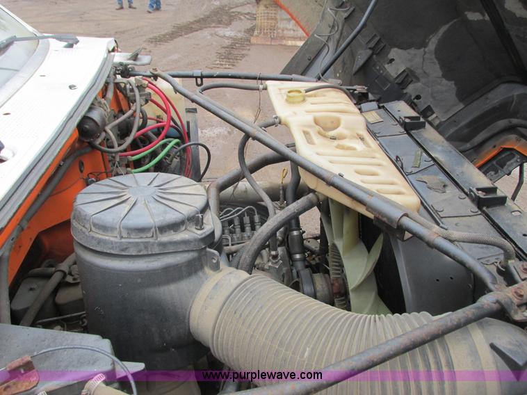 image for item I3824 1995 Ford F800 dump truck