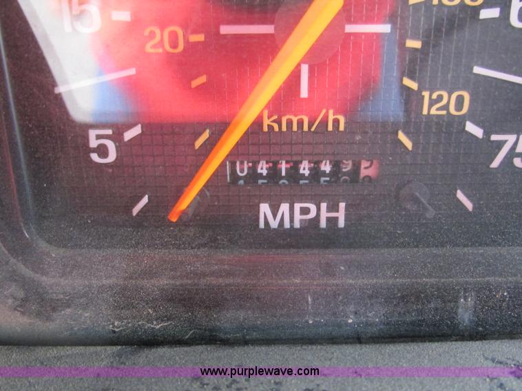 image for item I3824 1995 Ford F800 dump truck