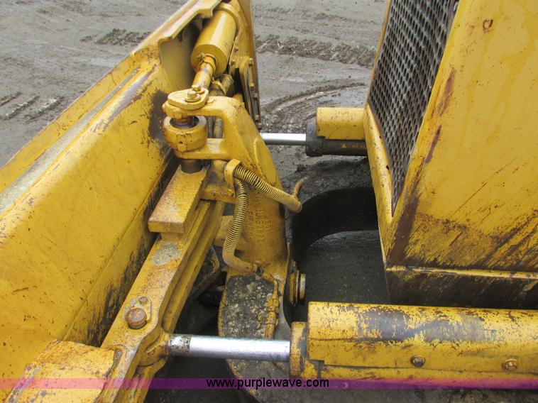 image for item I3825 1988 Caterpillar D5H dozer