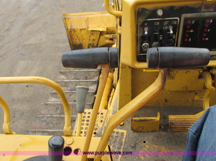image for item I3825 1988 Caterpillar D5H dozer